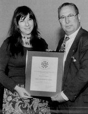 photo of Kim receiving award